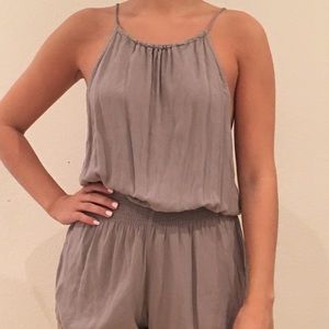 Taupe/tan short romper with‎ sinched waist